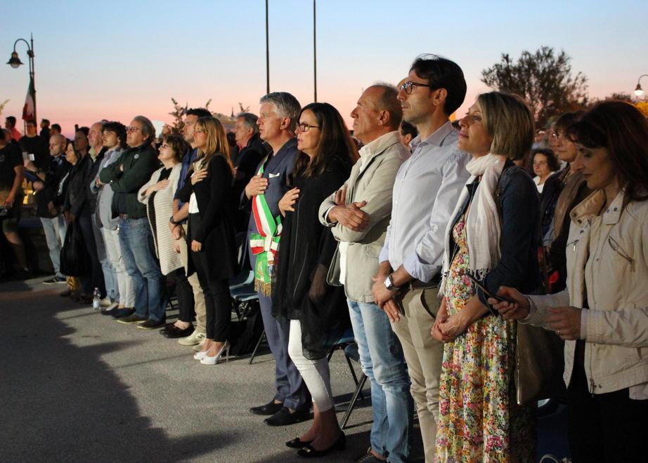 Inaugurata al pontile la targa della Capitaneria di Porto