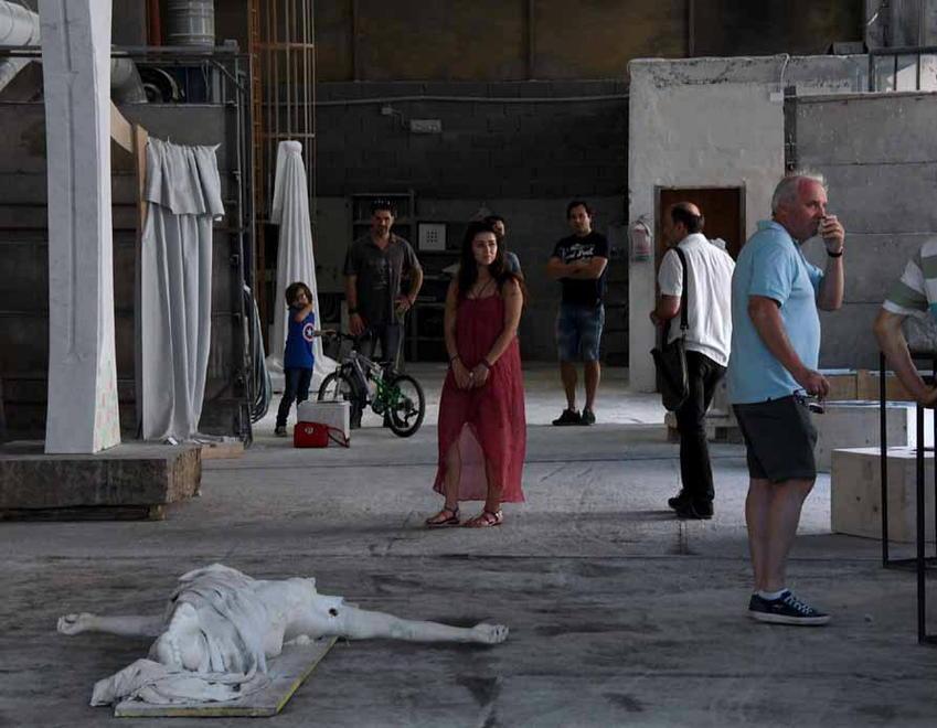 Duecento artisti aprono i loro studi e Carrara si accende  