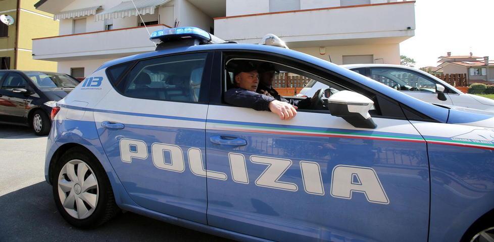 «Derubati con l’ipnosi» Caccia a due giovani ladre 