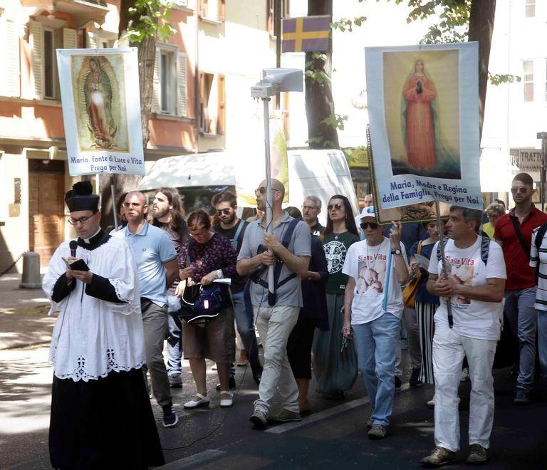 Il comitato ora esulta «Con noi tanti fedeli Smentito Camisasca» 