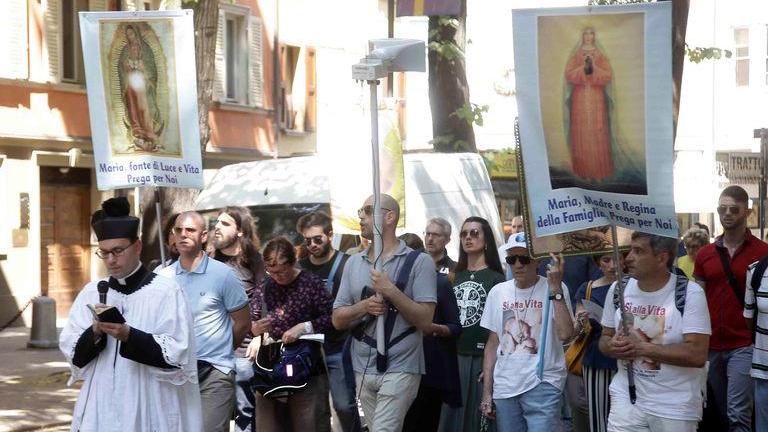 Il comitato ora esulta «Con noi tanti fedeli Smentito Camisasca»