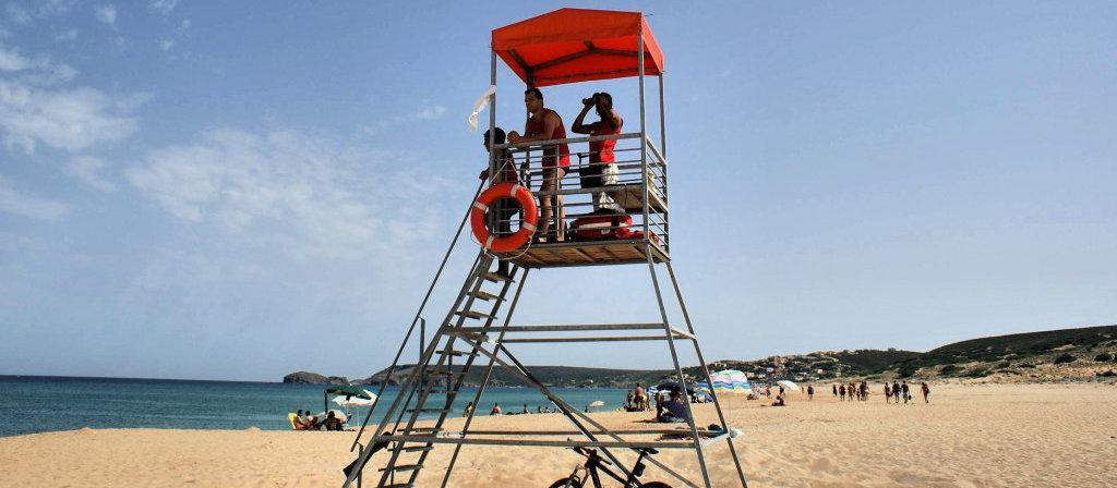 Contratti nulli per i bagnini in Sardegna: spiagge senza salvamento  