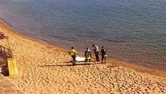 Malore in acqua, muore turista Inutile il massaggio cardiaco 