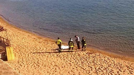 Malore in acqua, muore turista Inutile il massaggio cardiaco 