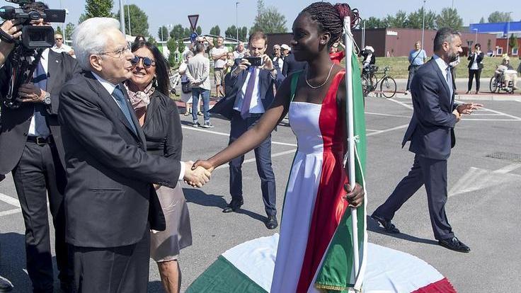 «Vilipendio al tricolore»: esposto sull’abito della mirandolese Mami