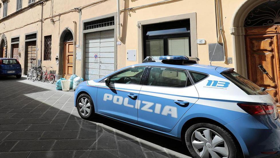 Lo derubò mostrandogli il seno scovata la truffatrice dei Rolex 