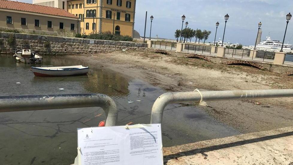 Via le barche abusive dallo Scoglio della Regina