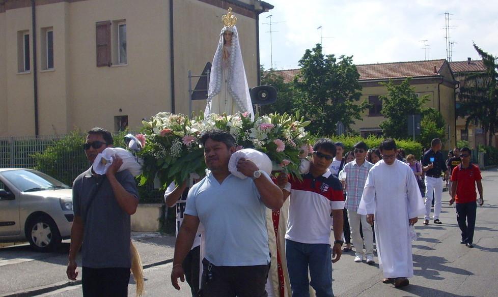 La processione dei fedeli filippini