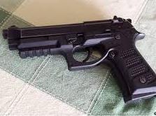Ai domiciliari per l’arma rubata alla guardia 