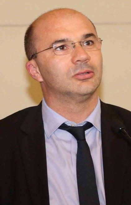 Ricostruire ponti coi cutresi onesti 