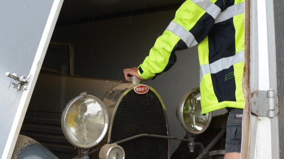 Auto storica si intraversa sulla Dcn 131: un ferito lieve