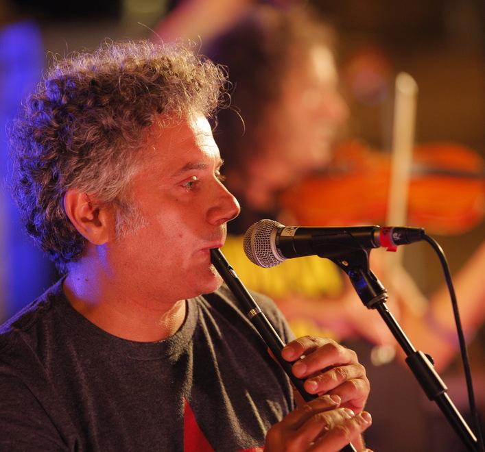 Franco D'Aniello e i Modena City Ramblers:  26 anni di musica e impegno sociale  