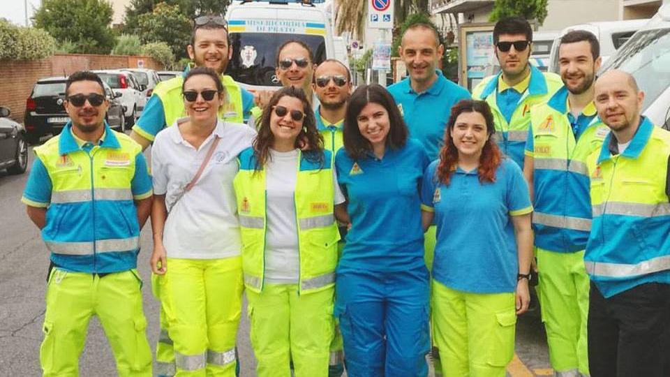 Un gruppo di volontari della Misericordia di Iolo