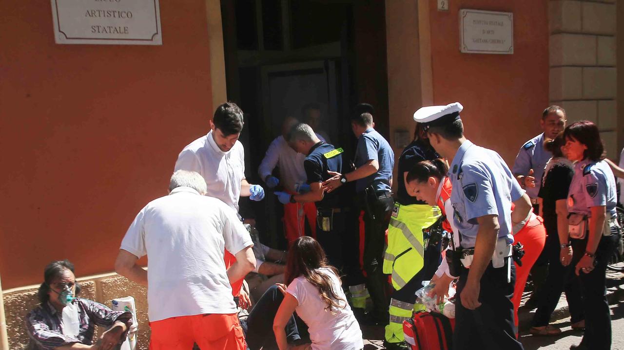 Reggio Emilia: petardi in aula, scoppia un incendio, evacuato il Chierici