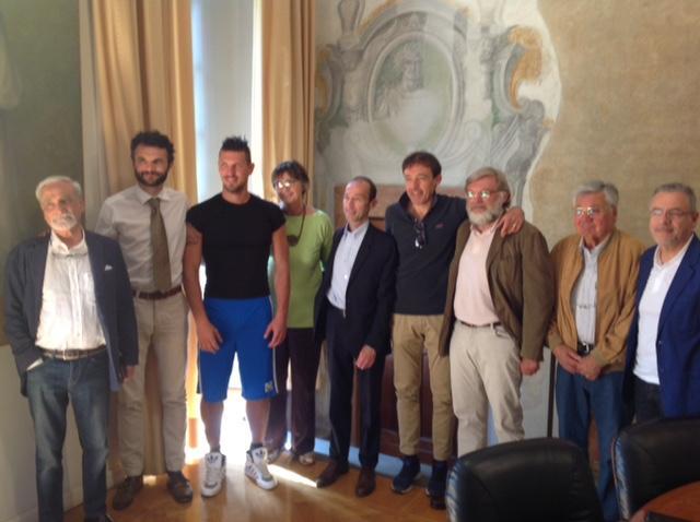 La presentazione dell'intitolazione della piscina di via Roma a Samuele Martini e a Eleonora Colzi