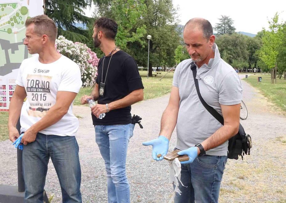 Il blitz antidroga scatta a mezzogiorno 