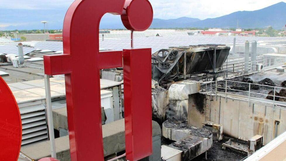 Rogo sul tetto: evacuata Ipercoop