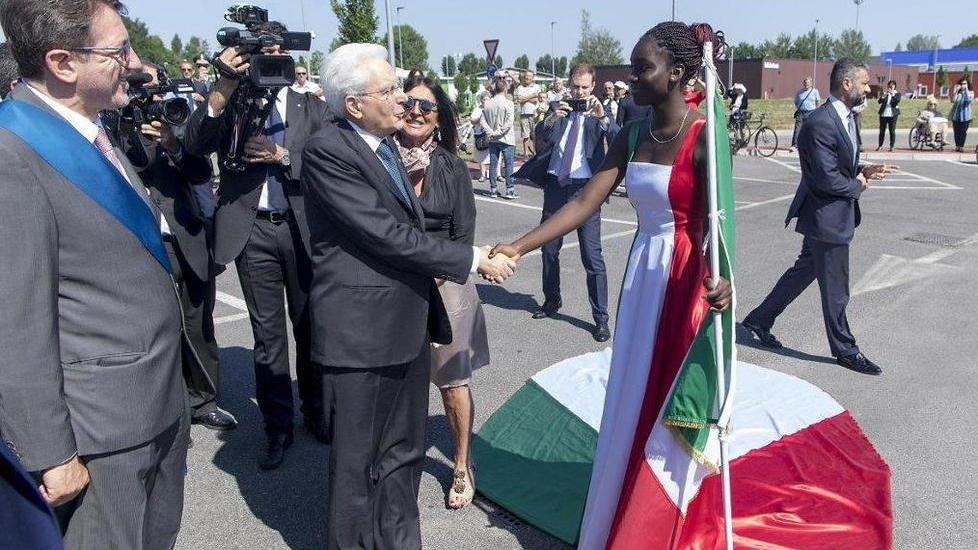 «Quel vestito? Vilipendio alla bandiera»