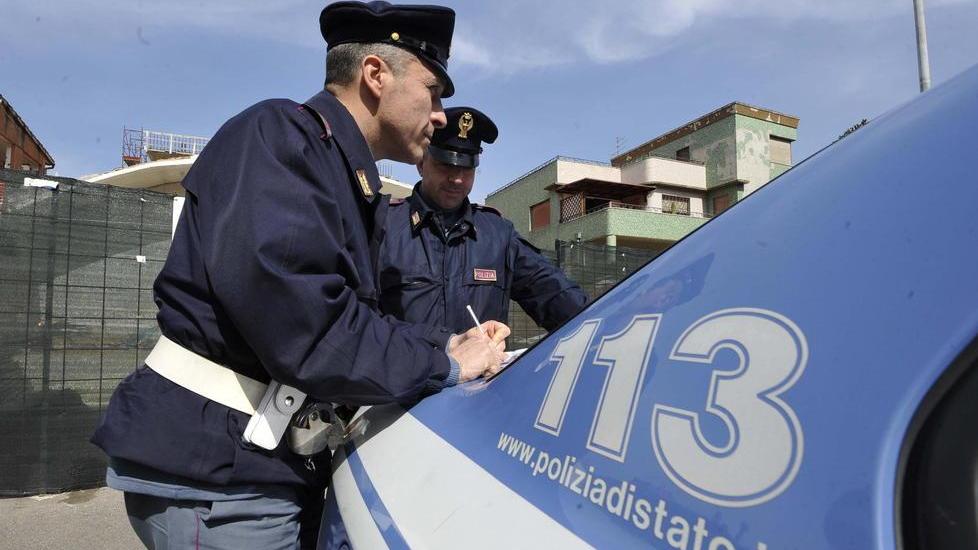 Botte a un agente per aiutare il figlio E finisce in manette