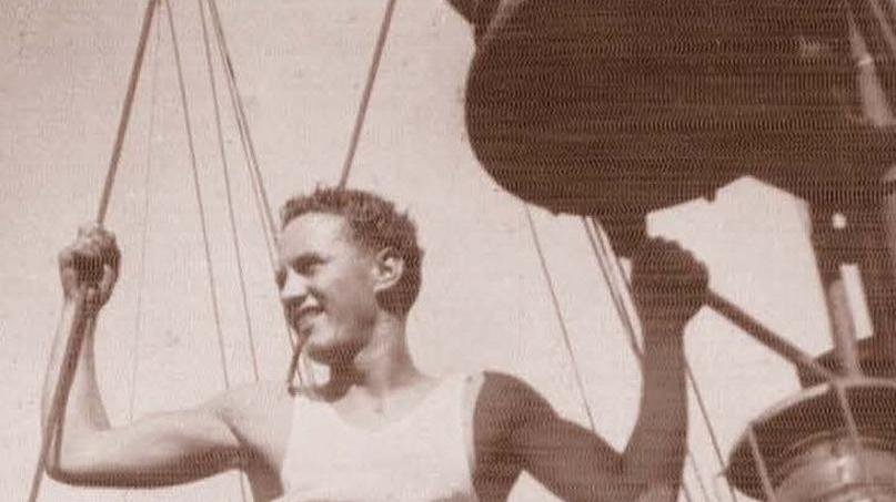 Atride Nigiotti, livornese, a bordo del cacciatorpediniere Artigliere: è uno degli oltre cento dispersi negli abissi a est di Malta. Aveva 21 anni