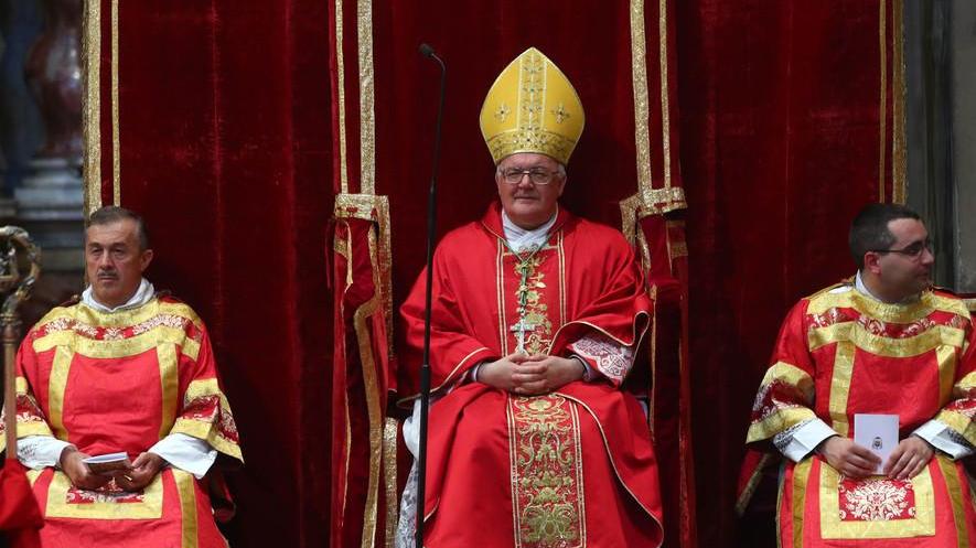 Il vescovo Perego entra in Abbazia