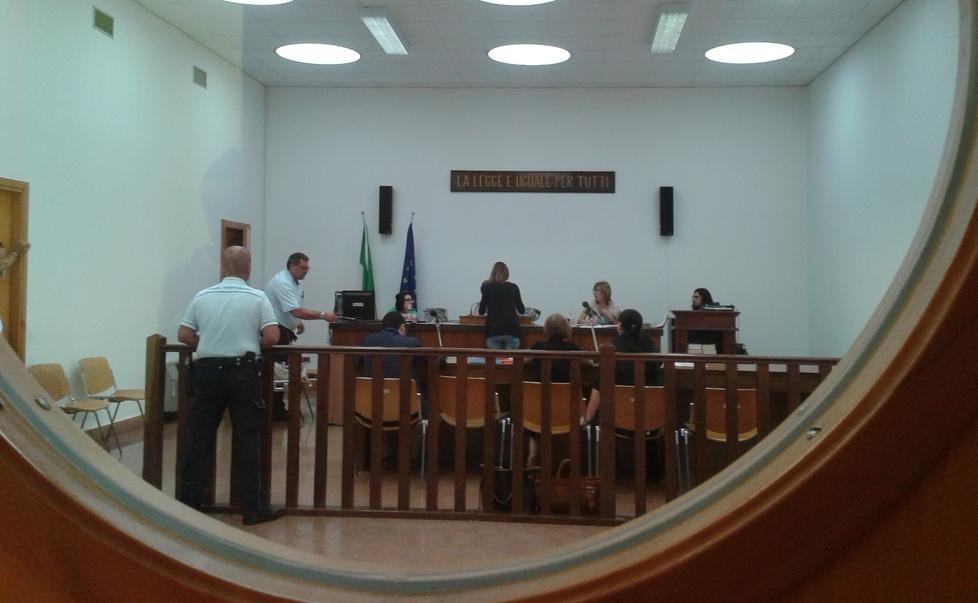 Furti e spaccio di droga, stangata la banda 
