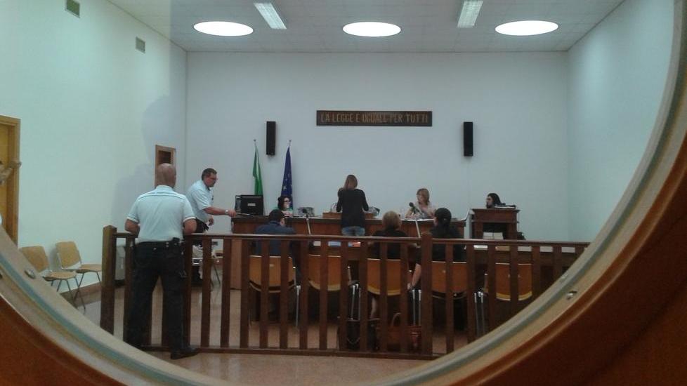 Furti e spaccio di droga, stangata la banda