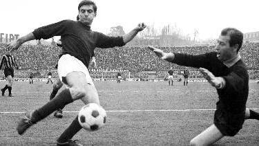 Addio al portiere di ghiaccio Il calcio italiano piange Sarti