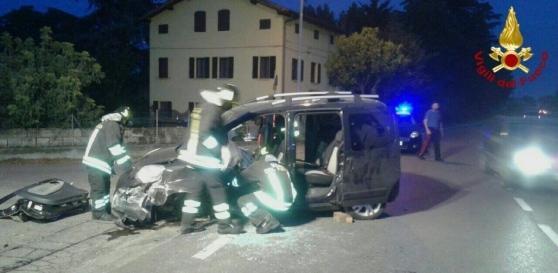 Sbanda e finisce contro un muro 