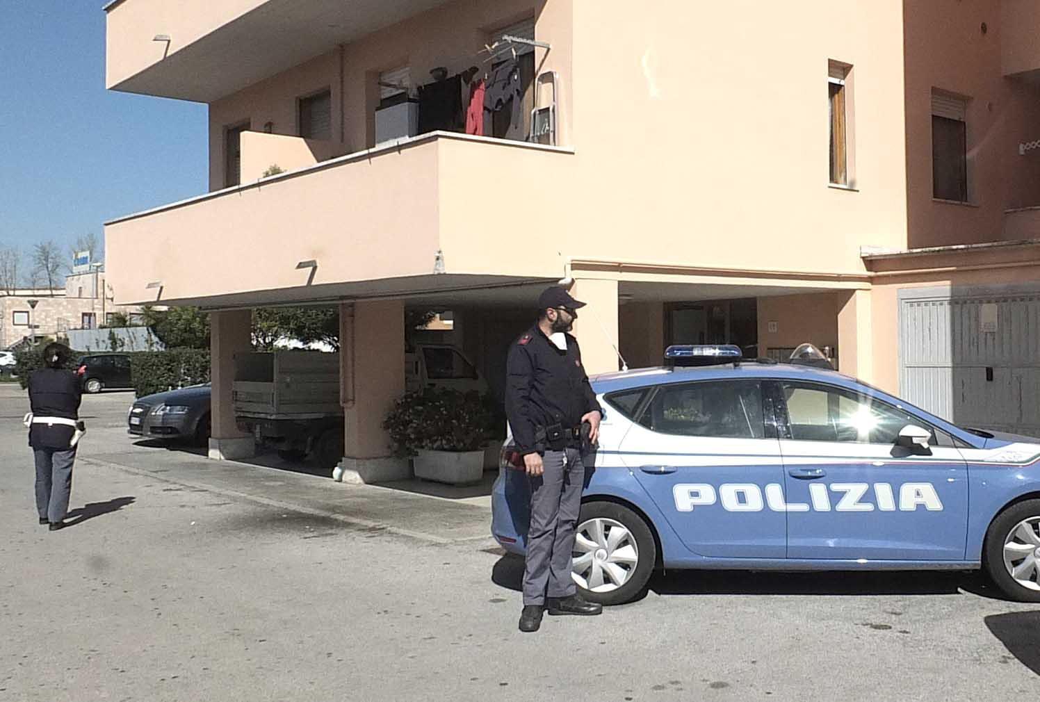 Agenti della polizia in azione (foto di archivio)