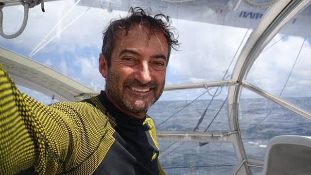 Selfie di Andrea Mura in mezzo all'Oceano Atlatico