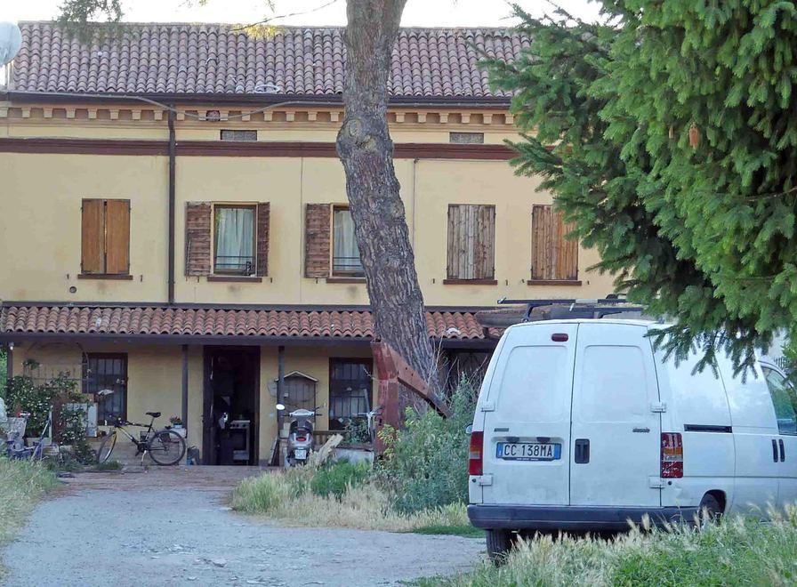 Nasconde il neonato nel freezer