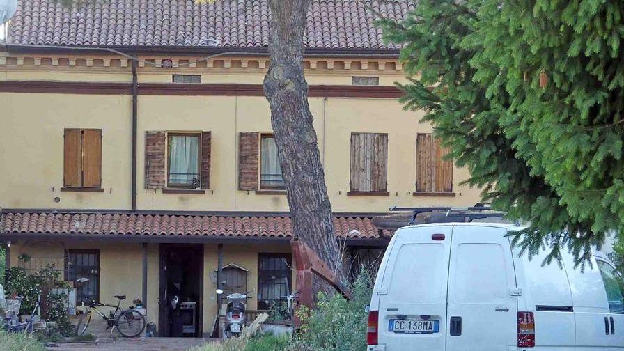 Nasconde il neonato nel freezer