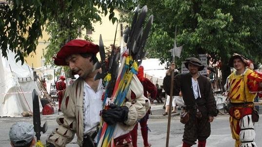 La storia rivive al Castello di Finale tra nozze ducali, banchetti e palio