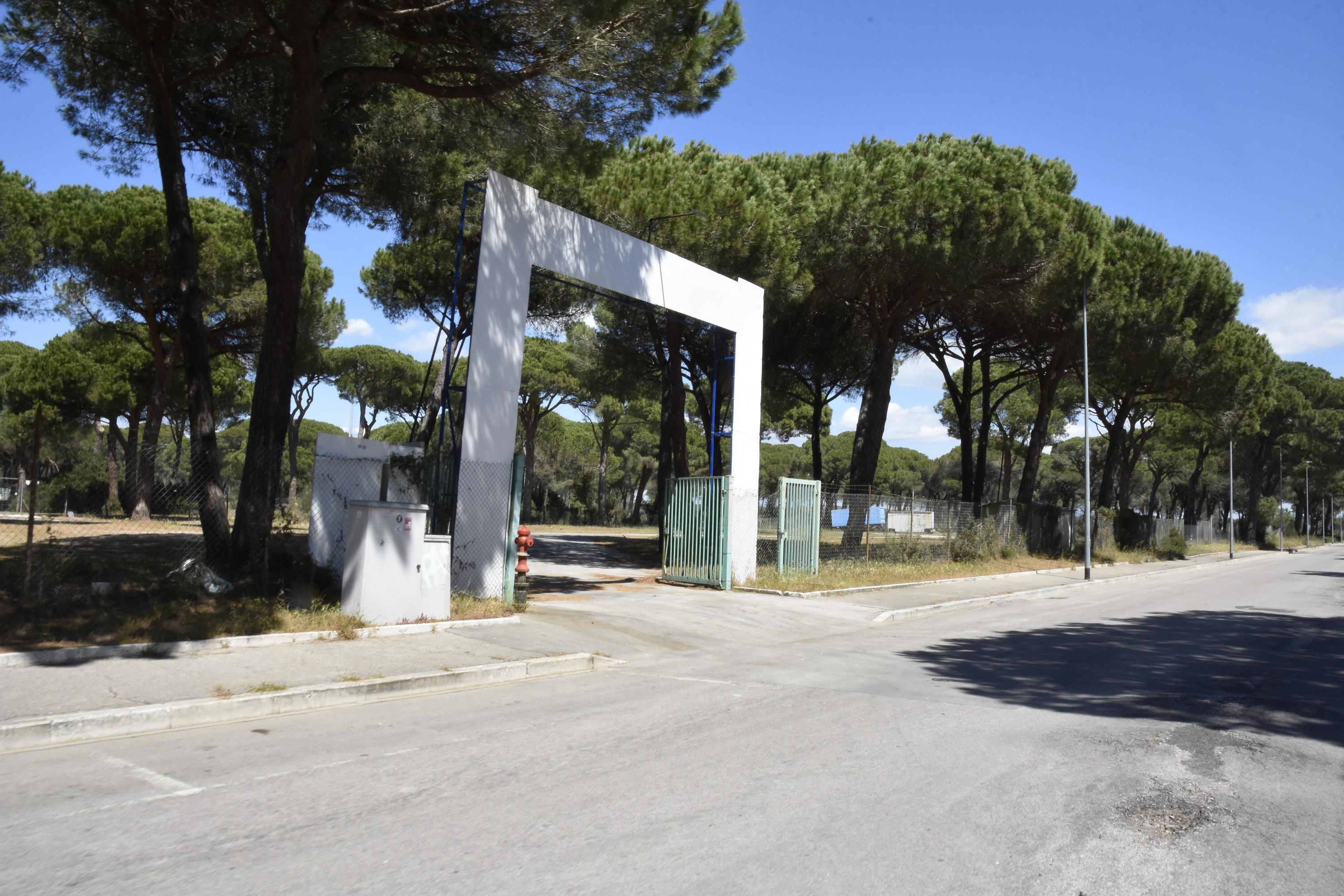 L'ingresso del pattinodromo di Marina di Grosseto dove rimarrà il luna park (foto Agenzia Bf)