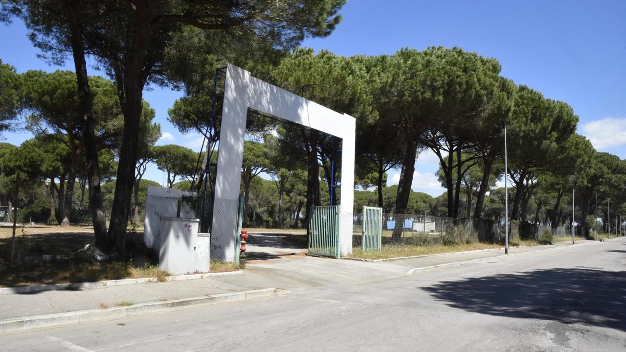 L'ingresso del pattinodromo di Marina di Grosseto dove rimarrà il luna park (foto Agenzia Bf)