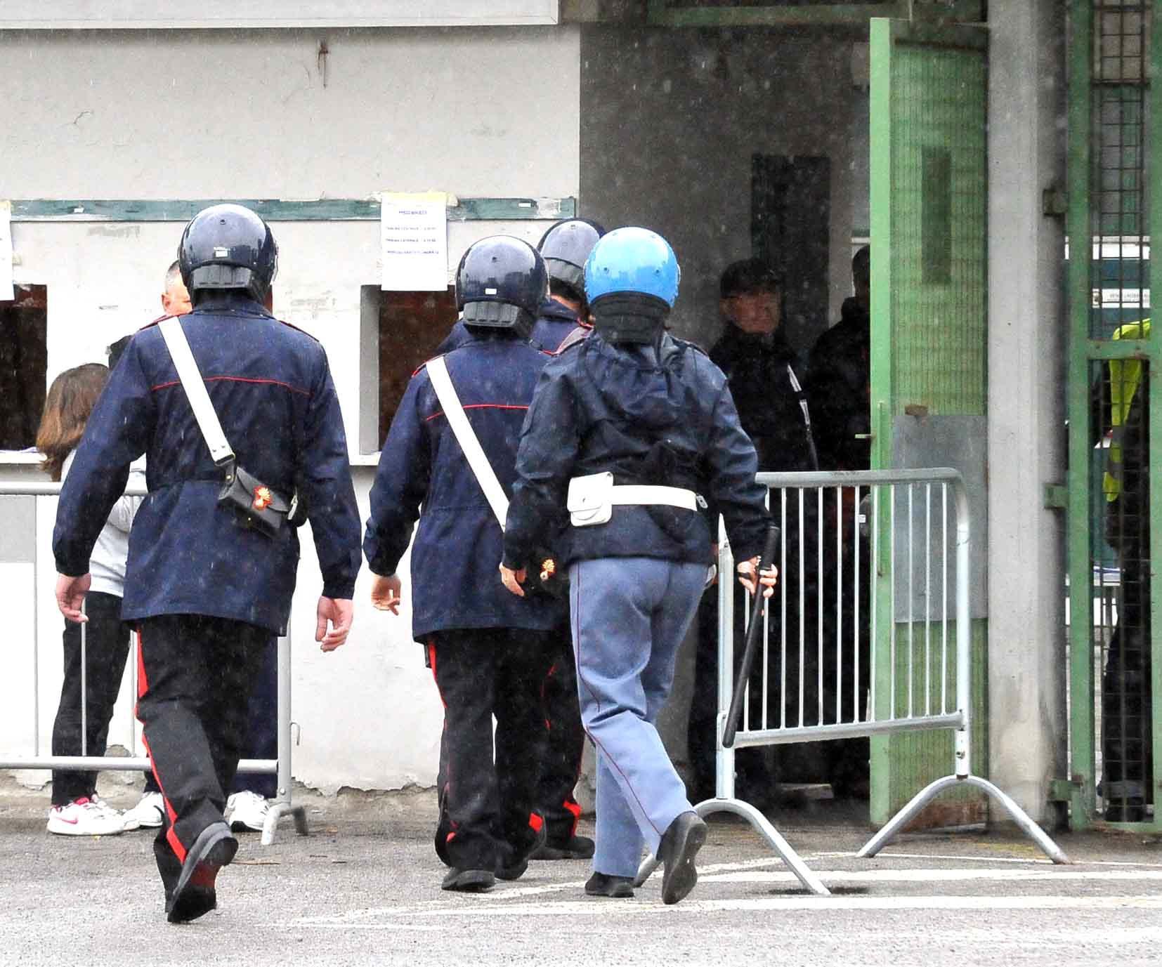 Scontri fra tifosi prima di Pistoiese-Livorno: scattano 6 Daspo   