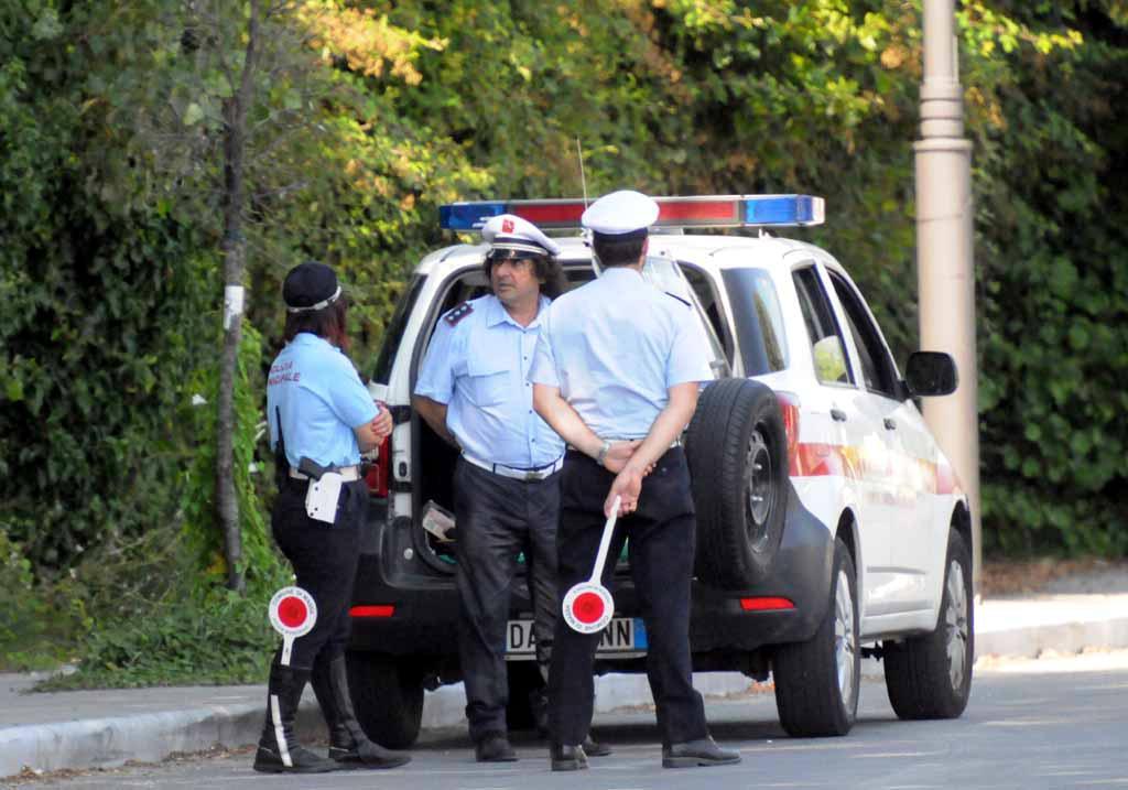 Offese ai vigili su Facebook: tredici indagati   