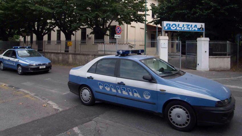 Lite tra automobilisti per una precedenza: spunta una pistola