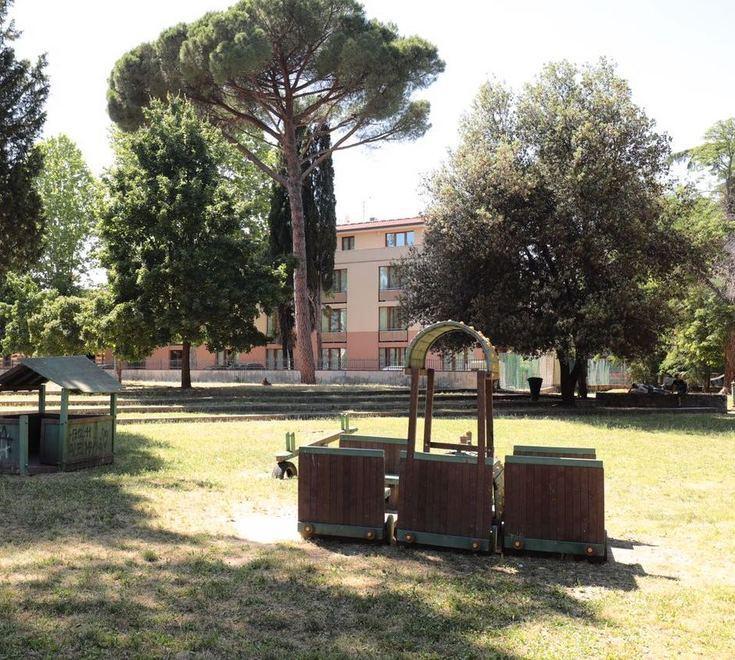 Torna a casa dopo giorni e la trova occupata 
