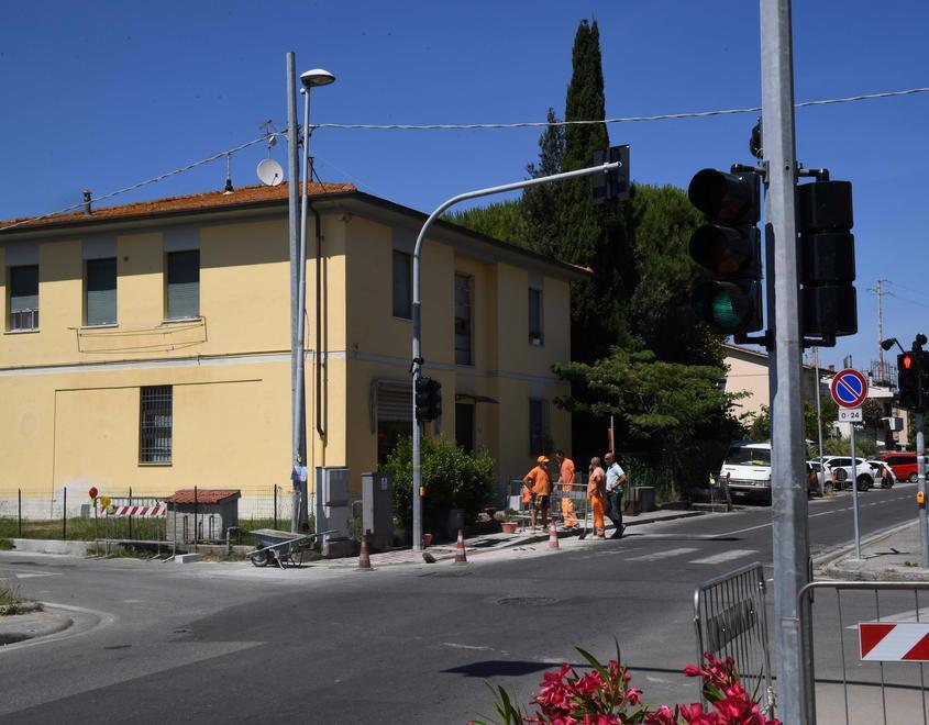 La pista ciclabile e pedonale c’è ma s’interrompe 