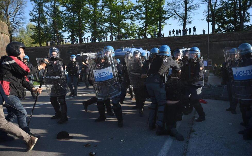 Ci sono 44 denunciati per gli scontri al corteo 