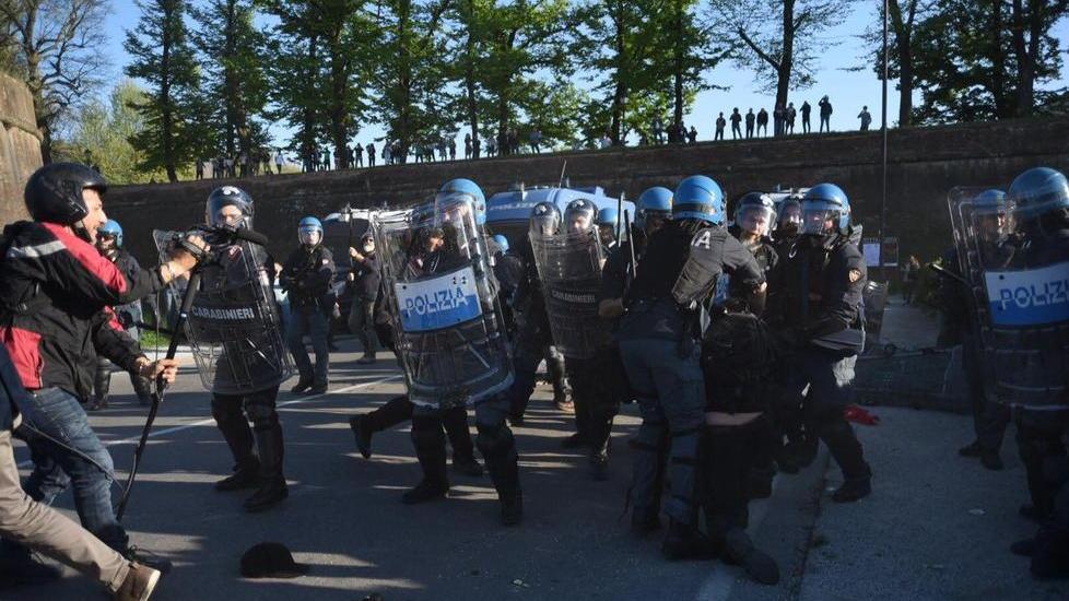 Ci sono 44 denunciati per gli scontri al corteo