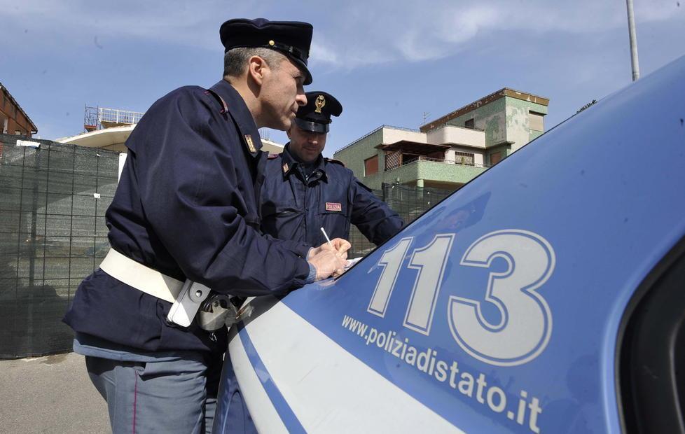 Minaccia l’assistente sociale e poi scappa 