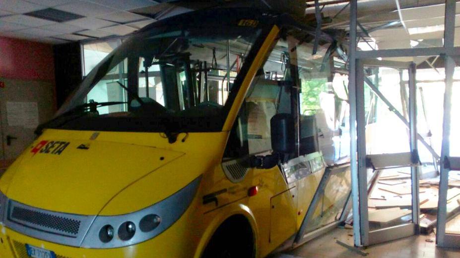Evasioni e sassi alle auto: uno dei vandali in carcere