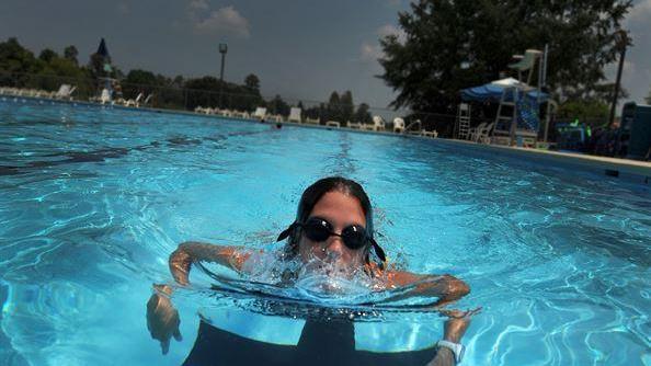 Estate e chirurgia estetica, nuoto e lunghe passeggiate per combattere la cellulite