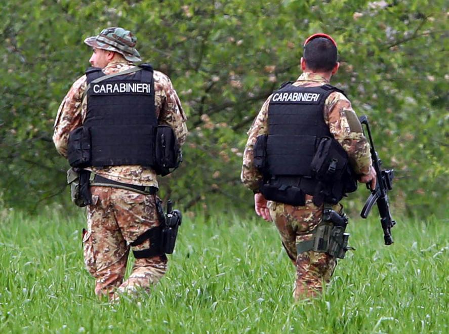 Buio da un mese, ora meno carabinieri 