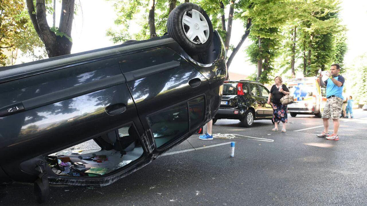 L'auto ribaltata