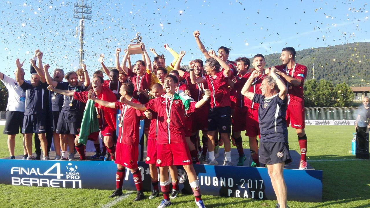 La festa amaranto (foto da Twitter @LivornoCalcio)
