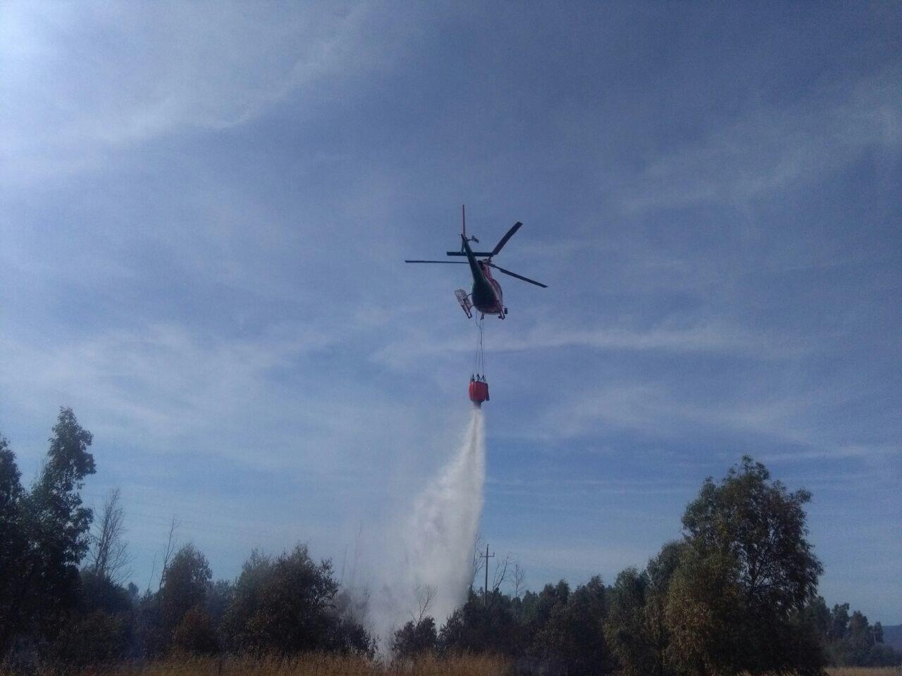 Guspini, incendio vicino alla fabbrica di fuochi d'artificio: elicottero in azione